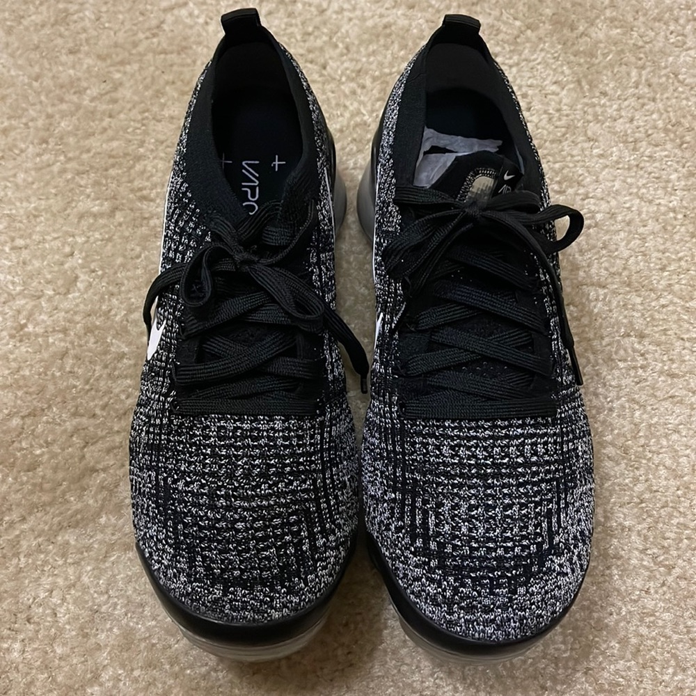 Nike Air Vapormax Flyknit 3 Sneakers Size 11 Color Black White
